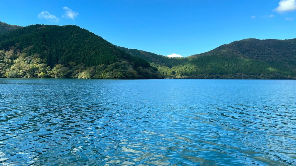 Lake Ashi surrounded by mountains in Hakone, Japan